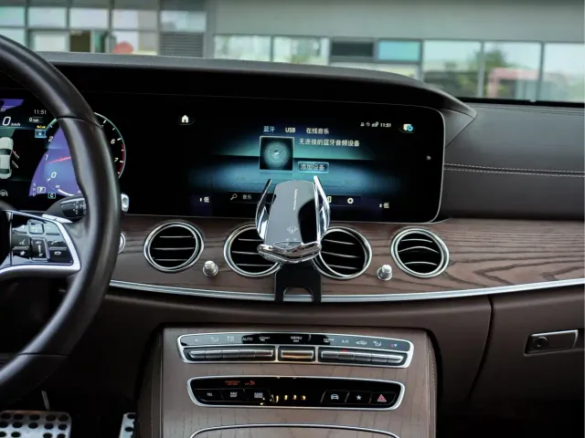 Mercedes-Benz E-Class — Фото автомобиля 28
