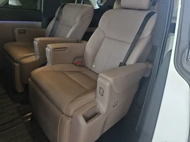 Li Auto MEGA — Фото автомобиля 16