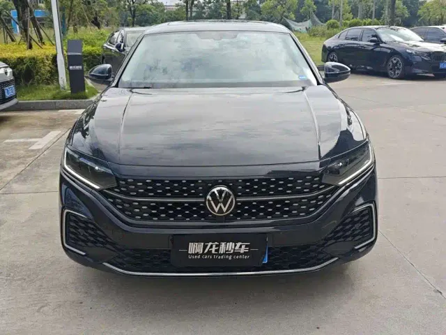 Volkswagen Passat — Фото автомобиля 2