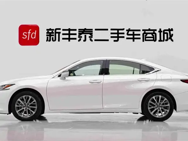 Lexus ES — Фото автомобиля 4