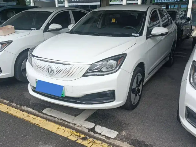 Фотография автомобиля — Dongfeng Fengshen E70