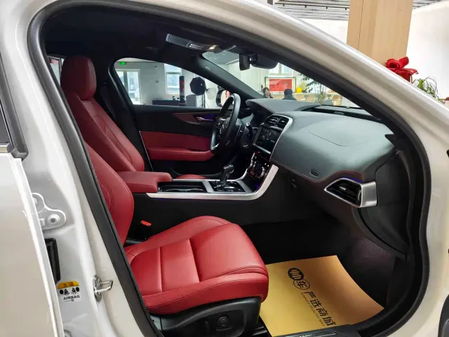 Jaguar XEL — Фото автомобиля 7