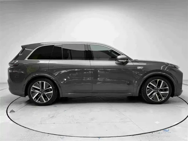 Li Auto L8 — Фото автомобиля 17