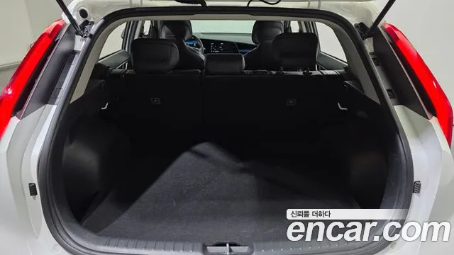 Kia Niro — Фото автомобиля 23