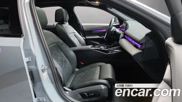 BMW 5-Series 5 серия (G60) 530i xDrive M Sport — Фото автомобиля 26