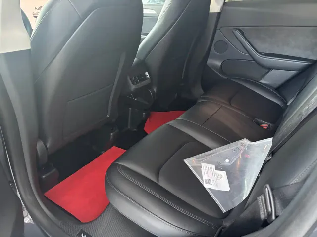 Tesla Model Y — Фото автомобиля 6