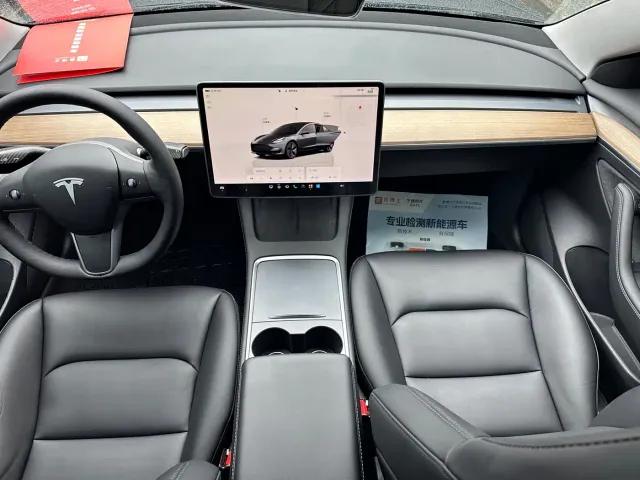 Tesla Model 3 — Фото автомобиля 7
