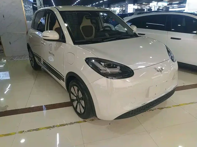 Wuling Bingo — Фото автомобиля 3
