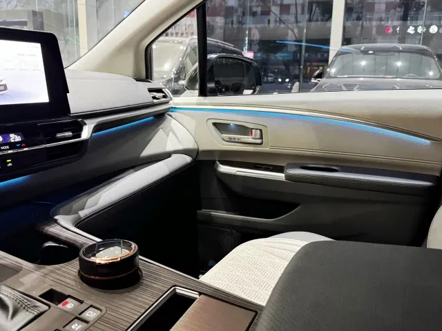 Toyota Granvia — Фото автомобиля 11