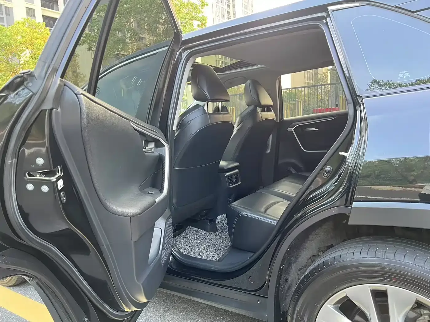 Toyota Wildlander 2022 2.0L CVT FWD Luxury Edition — Фото автомобиля 5