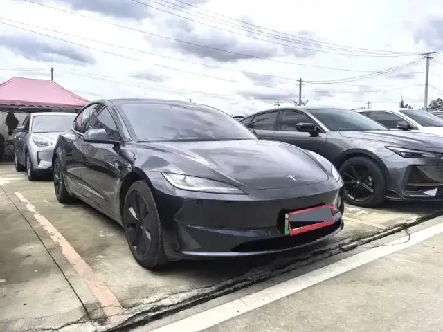 Tesla Model 3 — Фото автомобиля 3