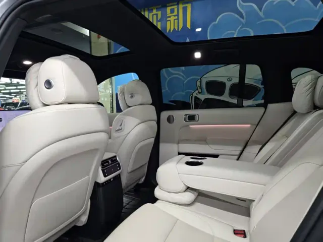Li Auto L7 — Фото автомобиля 11