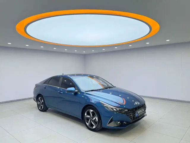 Hyundai Elantra — Фото автомобиля 3