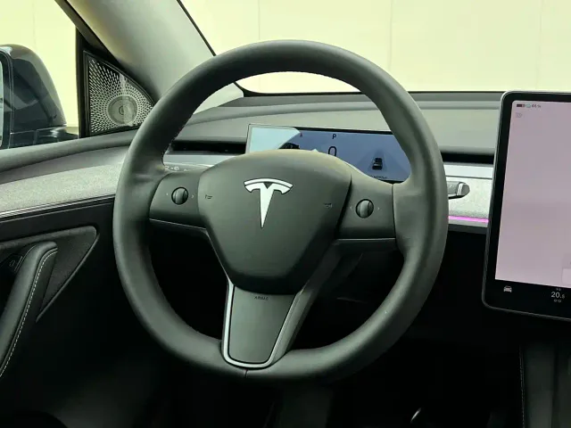 Tesla Model Y — Фото автомобиля 10