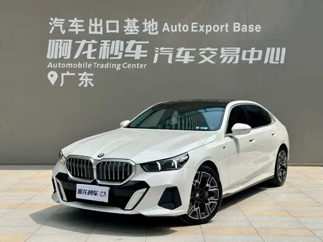 Фотография автомобиля — BMW 5 Series