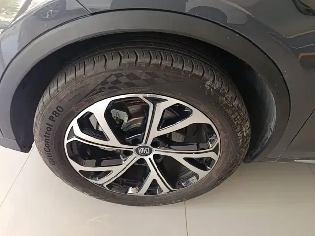 BYD Tang — Фото автомобиля 22