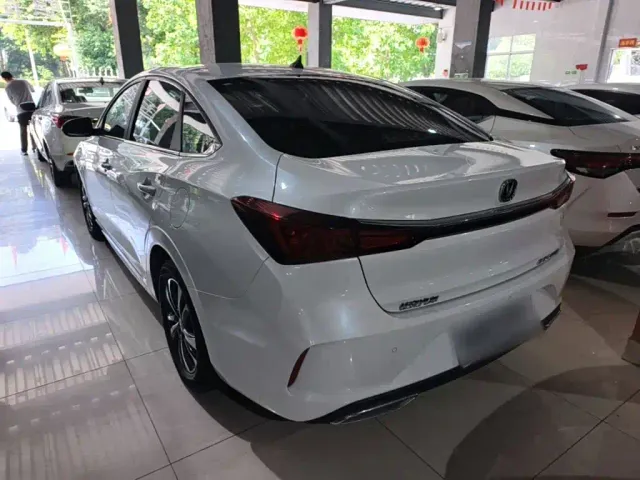 Changan Eado — Фото автомобиля 4
