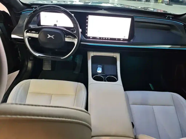 Xpeng P7 — Фото автомобиля 9