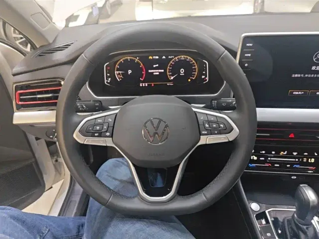 Volkswagen Lavida — Фото автомобиля 10