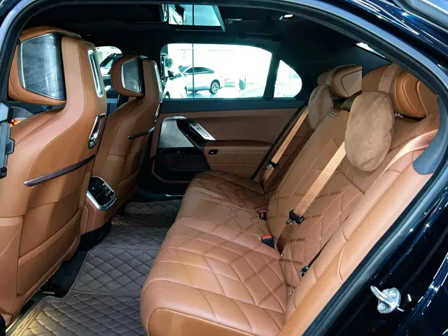 BMW i7 — Фото автомобиля 15