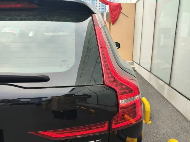 Volvo XC60 — Фото автомобиля 7