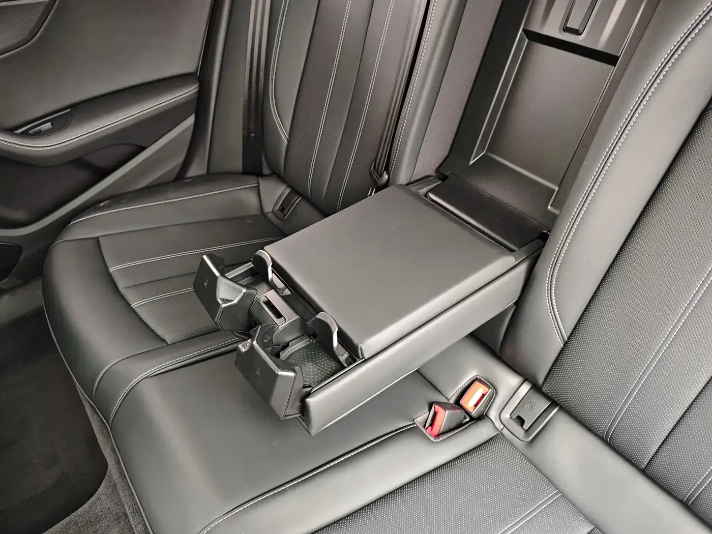 Audi Audi A4L 2024 40 TFSI Luxury Dynamic — Фото автомобиля 19