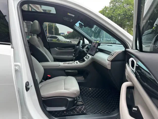 Geely Boyue L — Фото автомобиля 10
