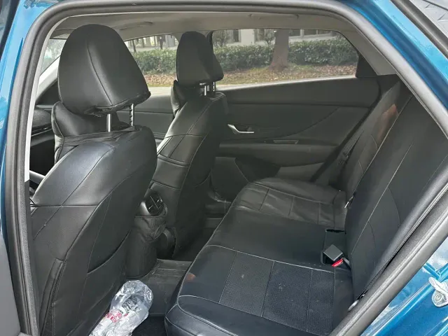 Hyundai Elantra — Фото автомобиля 10