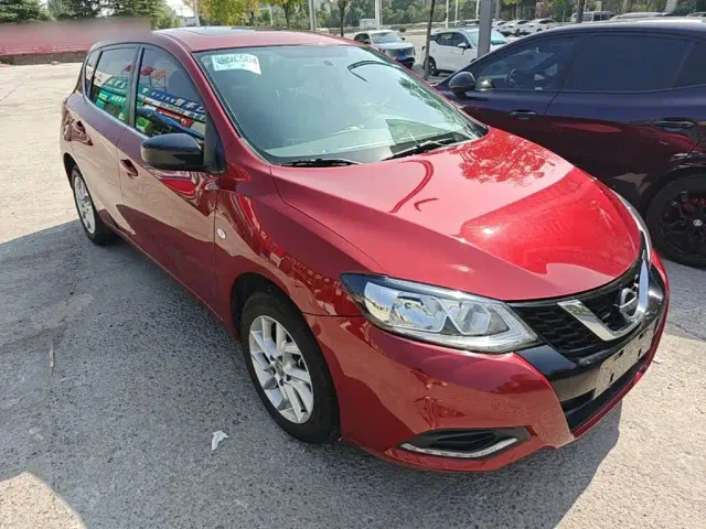 Nissan Tiida — Фото автомобиля 3