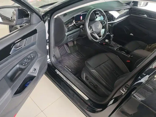 Volkswagen Passat — Фото автомобиля 15