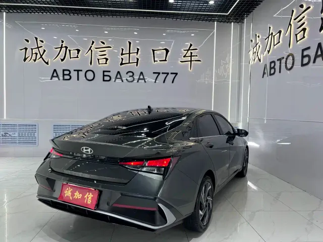 Hyundai Elantra — Фото автомобиля 4