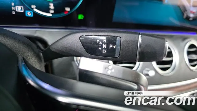 Mercedes-Benz E-Class — Фото автомобиля 9