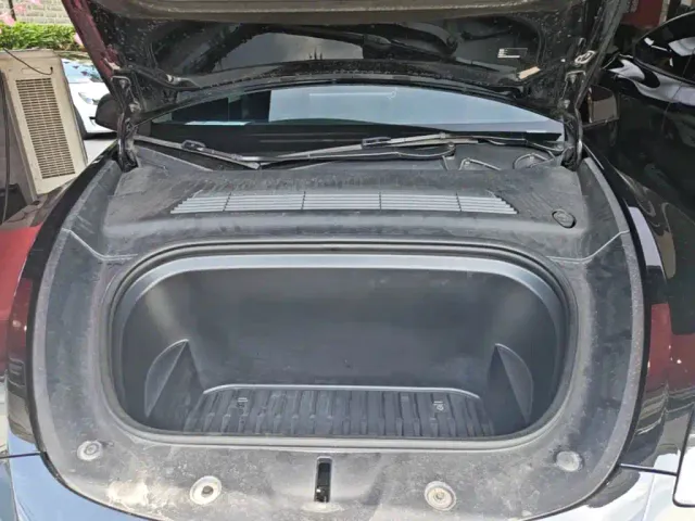 Tesla Model Y — Фото автомобиля 19