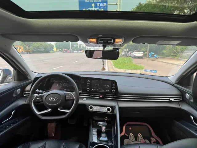 Hyundai Elantra — Фото автомобиля 12