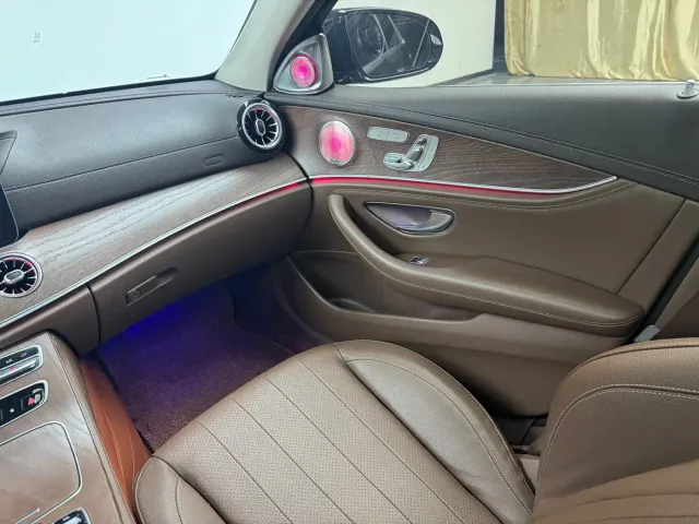 Mercedes-Benz E-Class — Фото автомобиля 14
