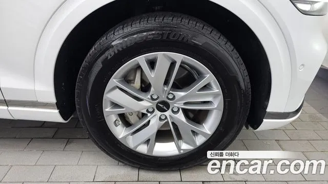 Genesis GV70 2.5T Бензин 2WD — Фото автомобиля 18