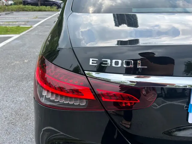 Mercedes-Benz E-Class — Фото автомобиля 12