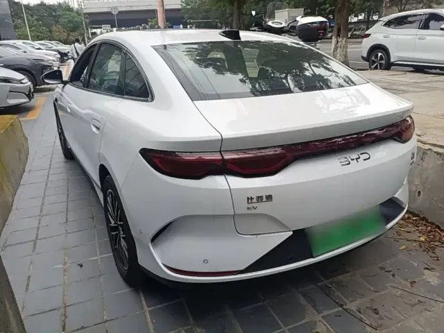 BYD Qin L — Фото автомобиля 4