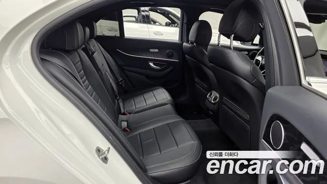 Mercedes-Benz E-Class — Фото автомобиля 10