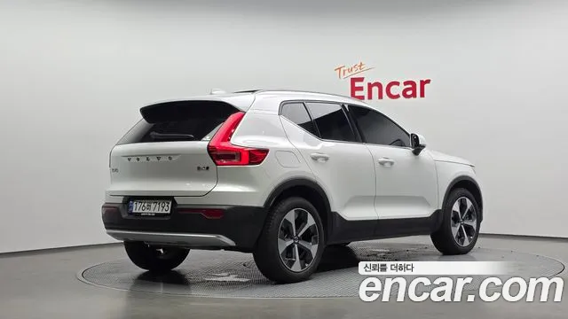 Вольво XC40 B4 Ultimate Bright — Фото автомобиля 2