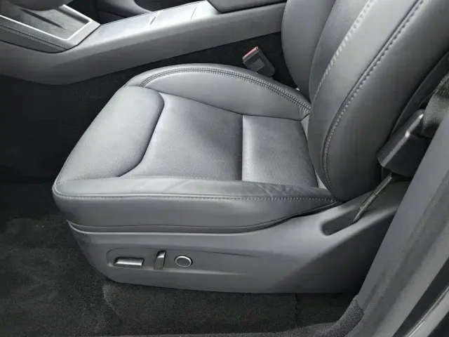 Tesla Model Y — Фото автомобиля 20
