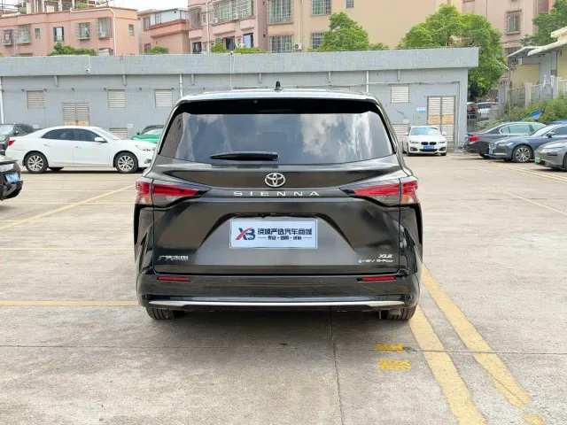 Toyota Sienna — Фото автомобиля 26