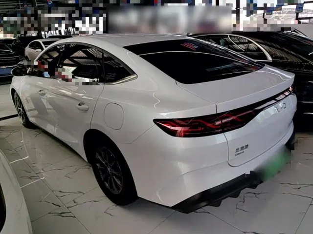 BYD Qin L — Фото автомобиля 4