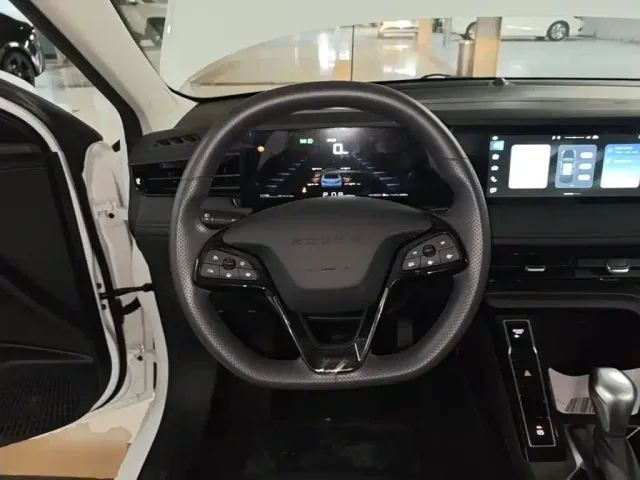 Roewe i5 — Фото автомобиля 10