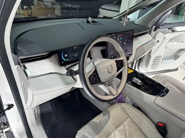 Volvo Volvo EM90 2025 Ultra Six-Seater — Фото автомобиля 19