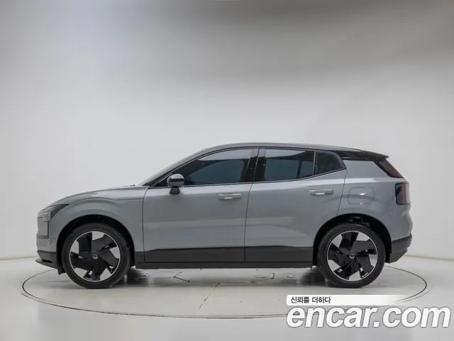 Volvo EX30 — Фото автомобиля 3