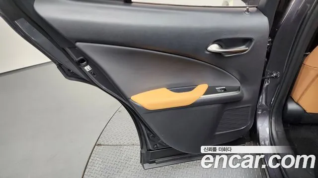 Lexus UX — Фото автомобиля 24