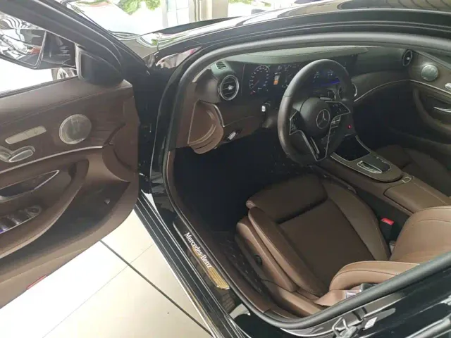 Mercedes-Benz E-Class — Фото автомобиля 15