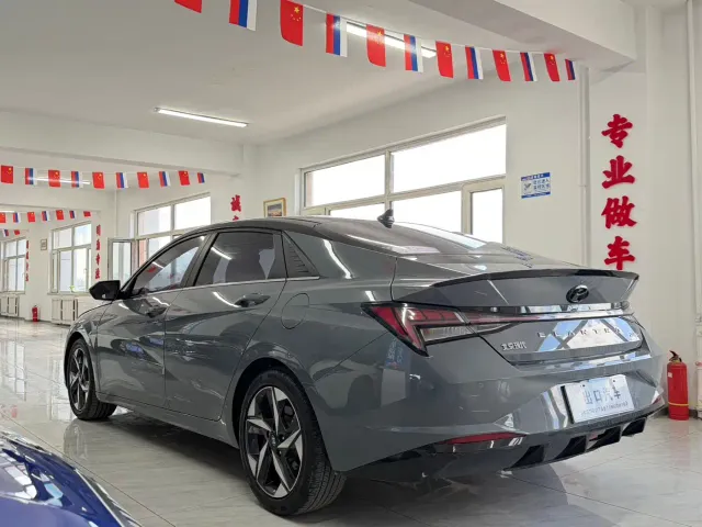 Hyundai Elantra — Фото автомобиля 4