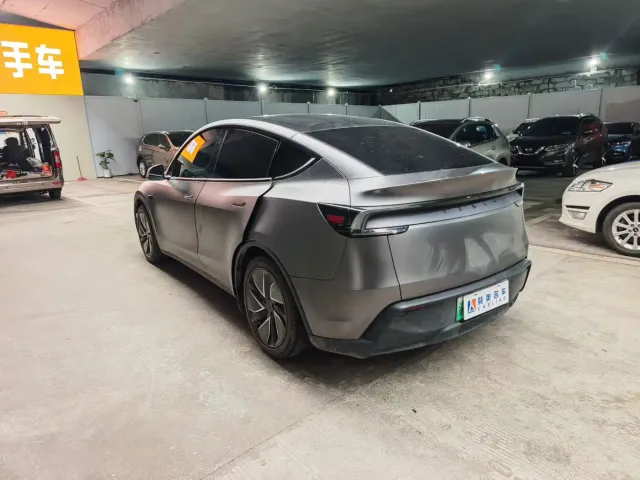 Tesla Model Y — Фото автомобиля 6